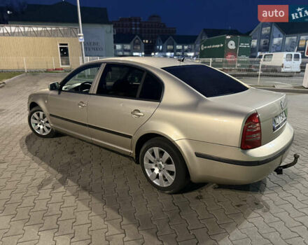 Бежевый Шкода Суперб, объемом двигателя 1.9 л и пробегом 300 тыс. км за 2650 $, фото 1 на Automoto.ua