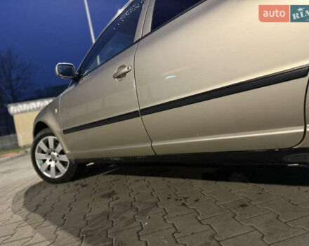 Бежевый Шкода Суперб, объемом двигателя 1.9 л и пробегом 300 тыс. км за 2650 $, фото 8 на Automoto.ua