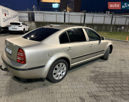 Бежевый Шкода Суперб, объемом двигателя 1.9 л и пробегом 300 тыс. км за 2650 $, фото 3 на Automoto.ua
