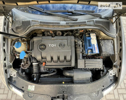 Бежевый Шкода Суперб, объемом двигателя 1.97 л и пробегом 285 тыс. км за 9000 $, фото 12 на Automoto.ua