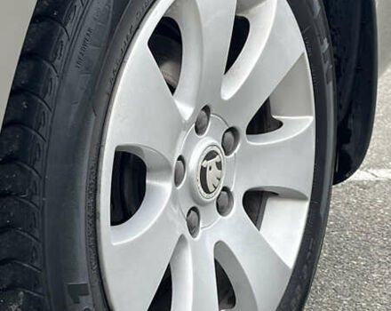 Бежевый Шкода Суперб, объемом двигателя 1.8 л и пробегом 245 тыс. км за 7800 $, фото 11 на Automoto.ua