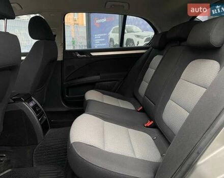 Бежевый Шкода Суперб, объемом двигателя 0 л и пробегом 253 тыс. км за 6900 $, фото 18 на Automoto.ua