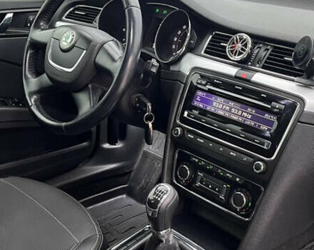 Бежевый Шкода Суперб, объемом двигателя 1.8 л и пробегом 245 тыс. км за 7800 $, фото 16 на Automoto.ua