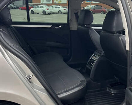 Бежевый Шкода Суперб, объемом двигателя 1.8 л и пробегом 245 тыс. км за 7800 $, фото 23 на Automoto.ua