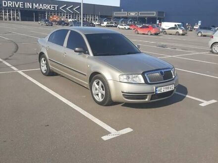 Бежевый Шкода Суперб, объемом двигателя 2.5 л и пробегом 370 тыс. км за 5500 $, фото 1 на Automoto.ua