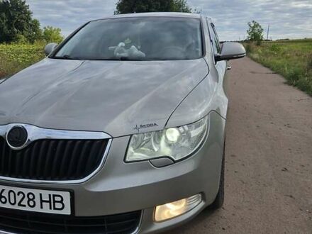 Бежевый Шкода Суперб, объемом двигателя 1.8 л и пробегом 195 тыс. км за 9500 $, фото 1 на Automoto.ua