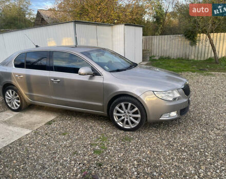 Бежевый Шкода Суперб, объемом двигателя 2 л и пробегом 350 тыс. км за 9000 $, фото 1 на Automoto.ua