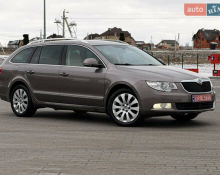 Бежевий Шкода Суперб, об'ємом двигуна 2 л та пробігом 288 тис. км за 11280 $, фото 1 на Automoto.ua