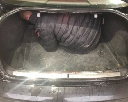 Черный Шкода Суперб, объемом двигателя 2.5 л и пробегом 400 тыс. км за 2600 $, фото 12 на Automoto.ua