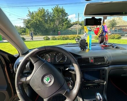 Черный Шкода Суперб, объемом двигателя 1.8 л и пробегом 223 тыс. км за 5300 $, фото 1 на Automoto.ua