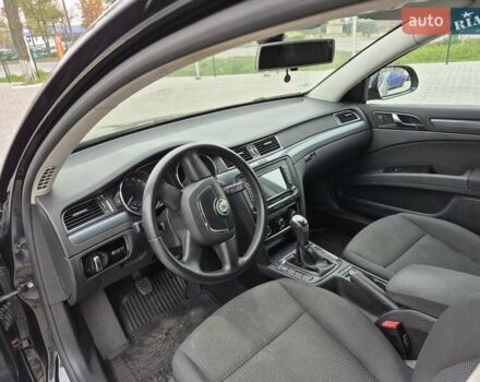 Черный Шкода Суперб, объемом двигателя 1.97 л и пробегом 287 тыс. км за 8500 $, фото 6 на Automoto.ua