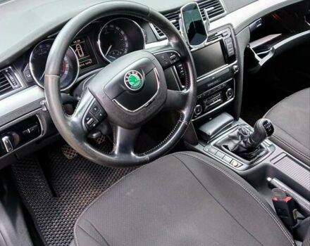 Черный Шкода Суперб, объемом двигателя 1.6 л и пробегом 320 тыс. км за 10000 $, фото 2 на Automoto.ua