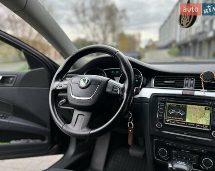 Чорний Шкода Суперб, об'ємом двигуна 2 л та пробігом 282 тис. км за 10799 $, фото 34 на Automoto.ua