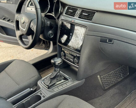 Чорний Шкода Суперб, об'ємом двигуна 2 л та пробігом 212 тис. км за 11300 $, фото 30 на Automoto.ua