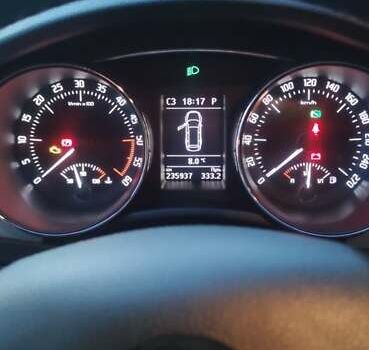 Шкода Суперб 2013 у Кицмане на Automoto.ua Чорний Шкода Суперб, об'ємом двигуна 2 л та пробігом 235 тис. км за 13400 $, фото 10 на Automoto.ua