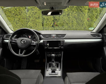 Шкода Суперб 2017 у Самборе на Automoto.ua Чорний Шкода Суперб, об'ємом двигуна 2 л та пробігом 244 тис. км за 13500 $, фото 39 на Automoto.ua