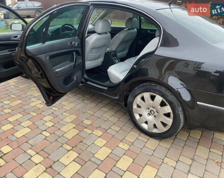 Черный Шкода Суперб, объемом двигателя 1.9 л и пробегом 300 тыс. км за 4600 $, фото 13 на Automoto.ua