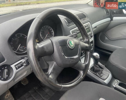 Черный Шкода Суперб, объемом двигателя 1.6 л и пробегом 239 тыс. км за 6700 $, фото 9 на Automoto.ua