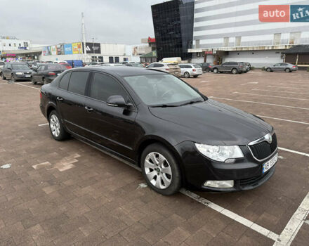 Черный Шкода Суперб, объемом двигателя 1.6 л и пробегом 326 тыс. км за 7000 $, фото 1 на Automoto.ua