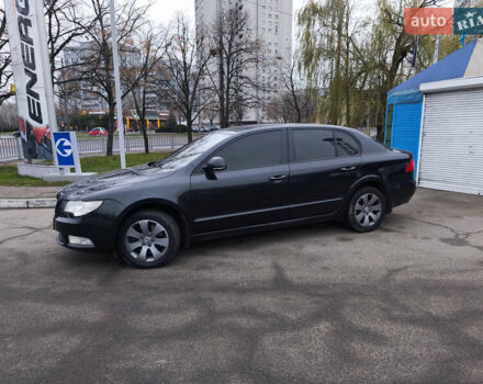 Черный Шкода Суперб, объемом двигателя 1.8 л и пробегом 242 тыс. км за 8600 $, фото 1 на Automoto.ua