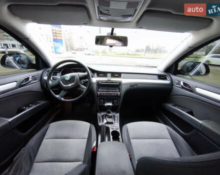 Черный Шкода Суперб, объемом двигателя 1.8 л и пробегом 242 тыс. км за 8600 $, фото 7 на Automoto.ua