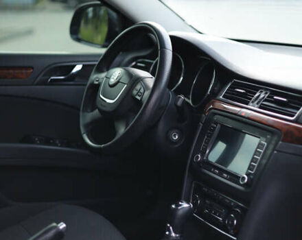 Чорний Шкода Суперб, об'ємом двигуна 2 л та пробігом 239 тис. км за 11400 $, фото 8 на Automoto.ua