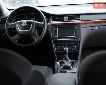 Чорний Шкода Суперб, об'ємом двигуна 2 л та пробігом 239 тис. км за 11400 $, фото 14 на Automoto.ua