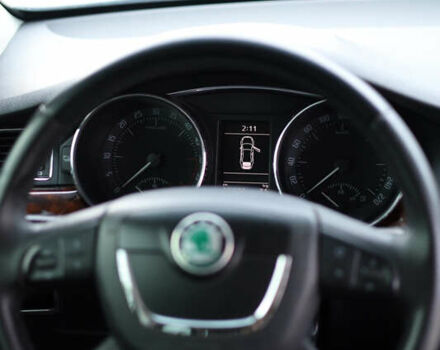 Чорний Шкода Суперб, об'ємом двигуна 2 л та пробігом 239 тис. км за 11400 $, фото 16 на Automoto.ua