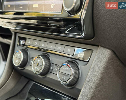 Чорний Шкода Суперб, об'ємом двигуна 2 л та пробігом 208 тис. км за 18399 $, фото 29 на Automoto.ua