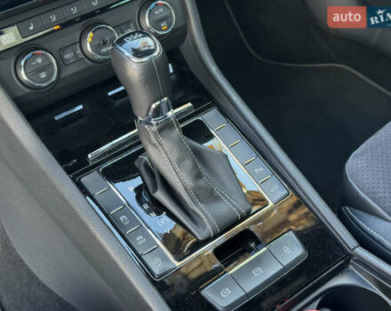 Шкода Суперб 2017 в Киеве на Automoto.ua Черный Шкода Суперб, объемом двигателя 1.97 л и пробегом 245 тыс. км за 20299 $, фото 21 на Automoto.ua