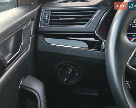 Черный Шкода Суперб, объемом двигателя 1.4 л и пробегом 134 тыс. км за 31999 $, фото 32 на Automoto.ua