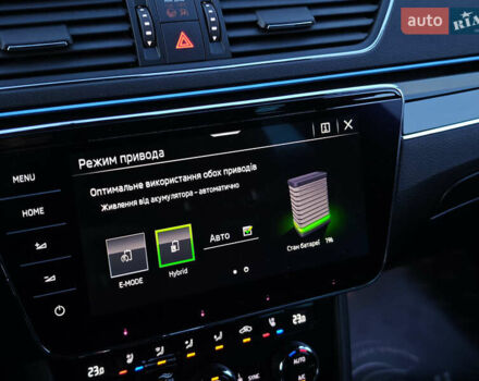 Черный Шкода Суперб, объемом двигателя 1.4 л и пробегом 134 тыс. км за 31999 $, фото 42 на Automoto.ua