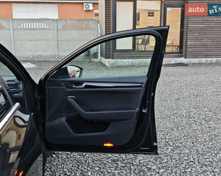 Черный Шкода Суперб, объемом двигателя 1.4 л и пробегом 134 тыс. км за 31999 $, фото 61 на Automoto.ua