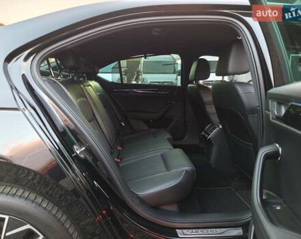 Черный Шкода Суперб, объемом двигателя 1.4 л и пробегом 134 тыс. км за 31999 $, фото 60 на Automoto.ua