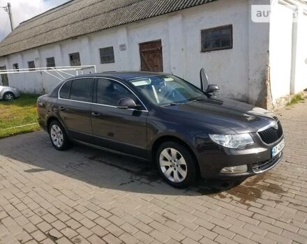 Коричневий Шкода Суперб, об'ємом двигуна 2 л та пробігом 165 тис. км за 12500 $, фото 1 на Automoto.ua