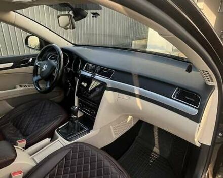 Коричневый Шкода Суперб, объемом двигателя 2 л и пробегом 275 тыс. км за 12000 $, фото 1 на Automoto.ua