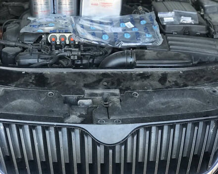 Коричневый Шкода Суперб, объемом двигателя 1.8 л и пробегом 173 тыс. км за 11000 $, фото 2 на Automoto.ua