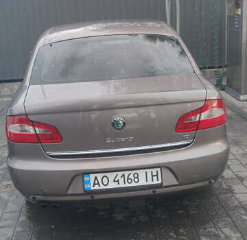 Шкода Суперб 2012 у Ужгороді на Automoto.ua Коричневий Шкода Суперб, об'ємом двигуна 1.6 л та пробігом 303 тис. км за 8900 $, фото 1 на Automoto.ua