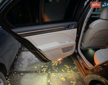 Коричневый Шкода Суперб, объемом двигателя 1.97 л и пробегом 189 тыс. км за 16000 $, фото 12 на Automoto.ua