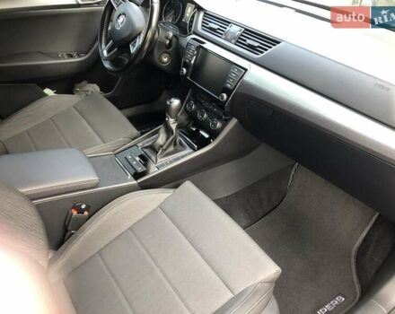 Коричневый Шкода Суперб, объемом двигателя 1.6 л и пробегом 242 тыс. км за 16300 $, фото 10 на Automoto.ua