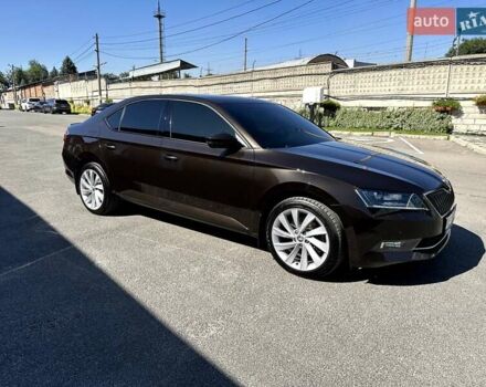Коричневий Шкода Суперб, об'ємом двигуна 2 л та пробігом 52 тис. км за 25999 $, фото 4 на Automoto.ua