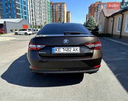 Коричневий Шкода Суперб, об'ємом двигуна 2 л та пробігом 52 тис. км за 25999 $, фото 3 на Automoto.ua
