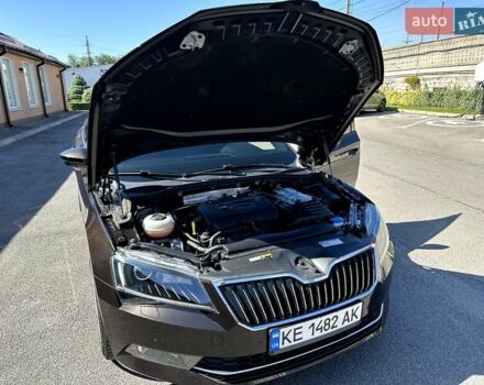 Коричневий Шкода Суперб, об'ємом двигуна 2 л та пробігом 52 тис. км за 25999 $, фото 6 на Automoto.ua