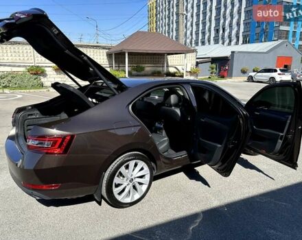 Коричневий Шкода Суперб, об'ємом двигуна 2 л та пробігом 52 тис. км за 25999 $, фото 23 на Automoto.ua