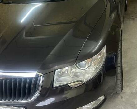 Коричневий Шкода Суперб, об'ємом двигуна 2 л та пробігом 238 тис. км за 11000 $, фото 1 на Automoto.ua