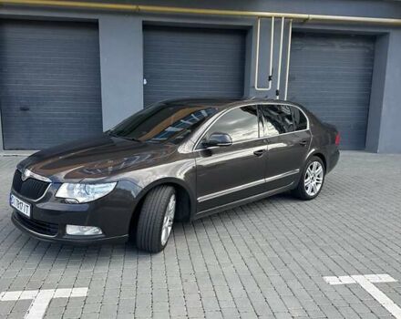 Коричневий Шкода Суперб, об'ємом двигуна 2 л та пробігом 251 тис. км за 12299 $, фото 1 на Automoto.ua