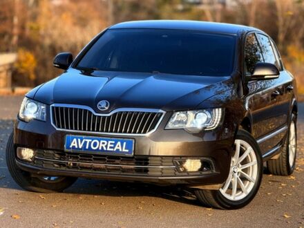 Коричневый Шкода Суперб, объемом двигателя 0 л и пробегом 235 тыс. км за 12600 $, фото 1 на Automoto.ua