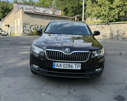 Коричневий Шкода Суперб, об'ємом двигуна 2 л та пробігом 240 тис. км за 12500 $, фото 1 на Automoto.ua