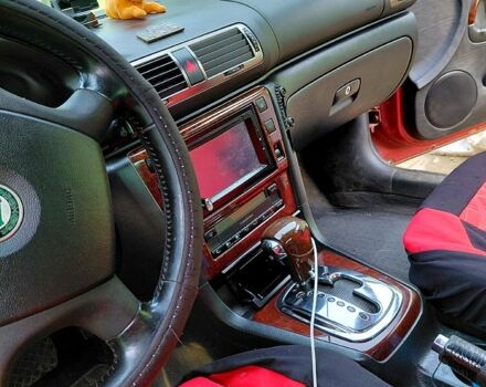 Красный Шкода Суперб, объемом двигателя 2.5 л и пробегом 350 тыс. км за 3500 $, фото 2 на Automoto.ua