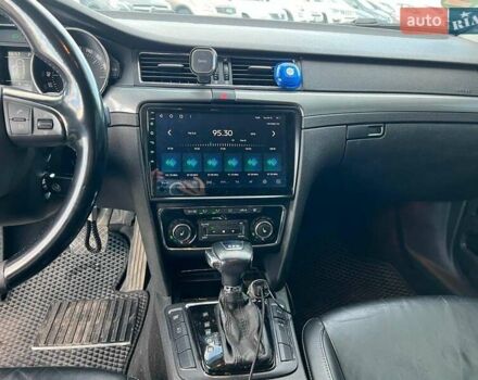 Червоний Шкода Суперб, об'ємом двигуна 2 л та пробігом 275 тис. км за 10190 $, фото 26 на Automoto.ua